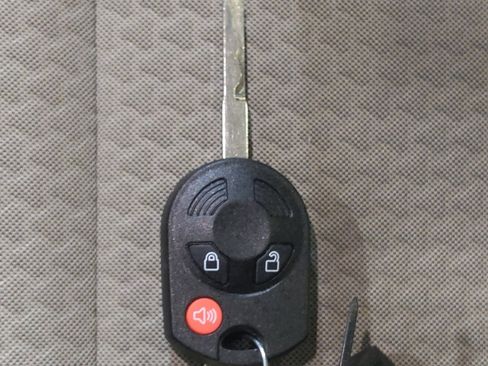 Used 2017 Ford Escape SE image 32