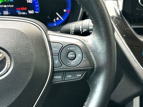 Used 2022 Toyota Corolla Cross XLE w/ Convenience Package FWD image 24