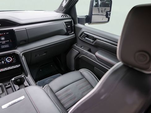 Used 2025 GMC Sierra 2500 AT4X AWD/4WD image 30