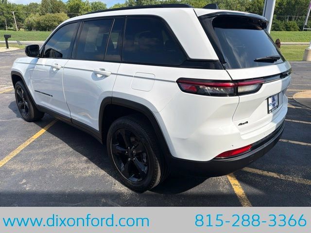 Used 2024 Jeep Grand Cherokee Altitude AWD/4WD image 6