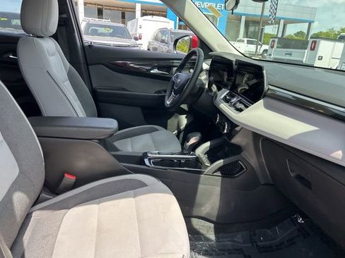Used 2024 Chevrolet TrailBlazer LT w/ LT Cold Weather Package FWD image 30