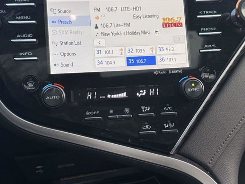 Used 2018 Toyota Camry XLE image 29