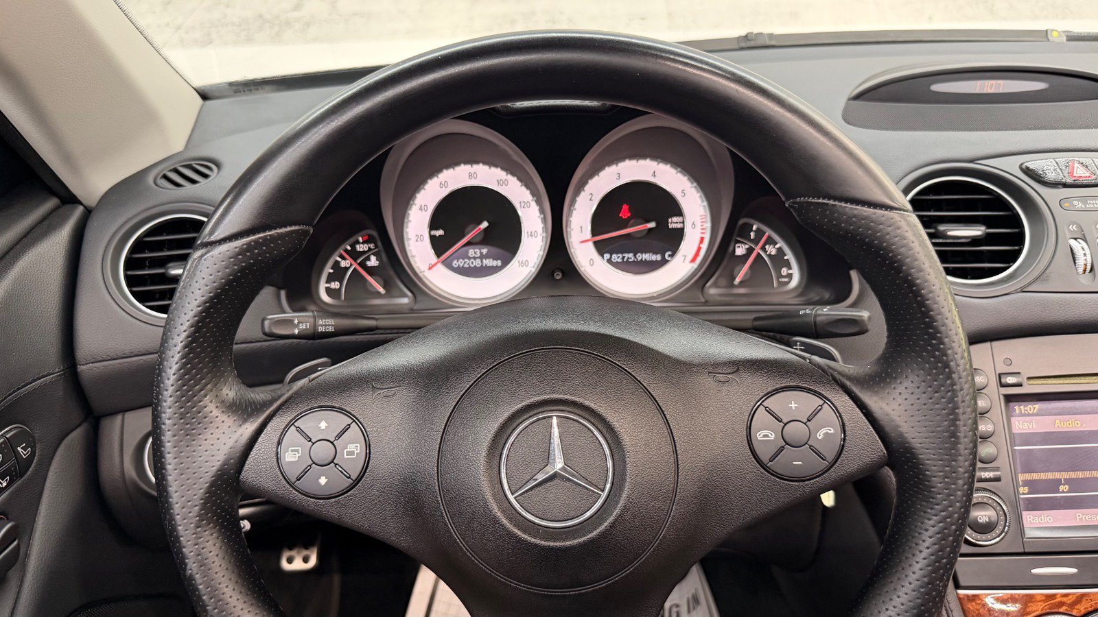 Used 2011 Mercedes-Benz SL 550 image 34
