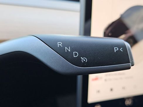 Used 2025 Tesla Model Y Long Range AWD/4WD image 12