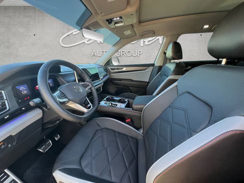 Used 2024 Volkswagen Atlas Peak Edition SEL image 19