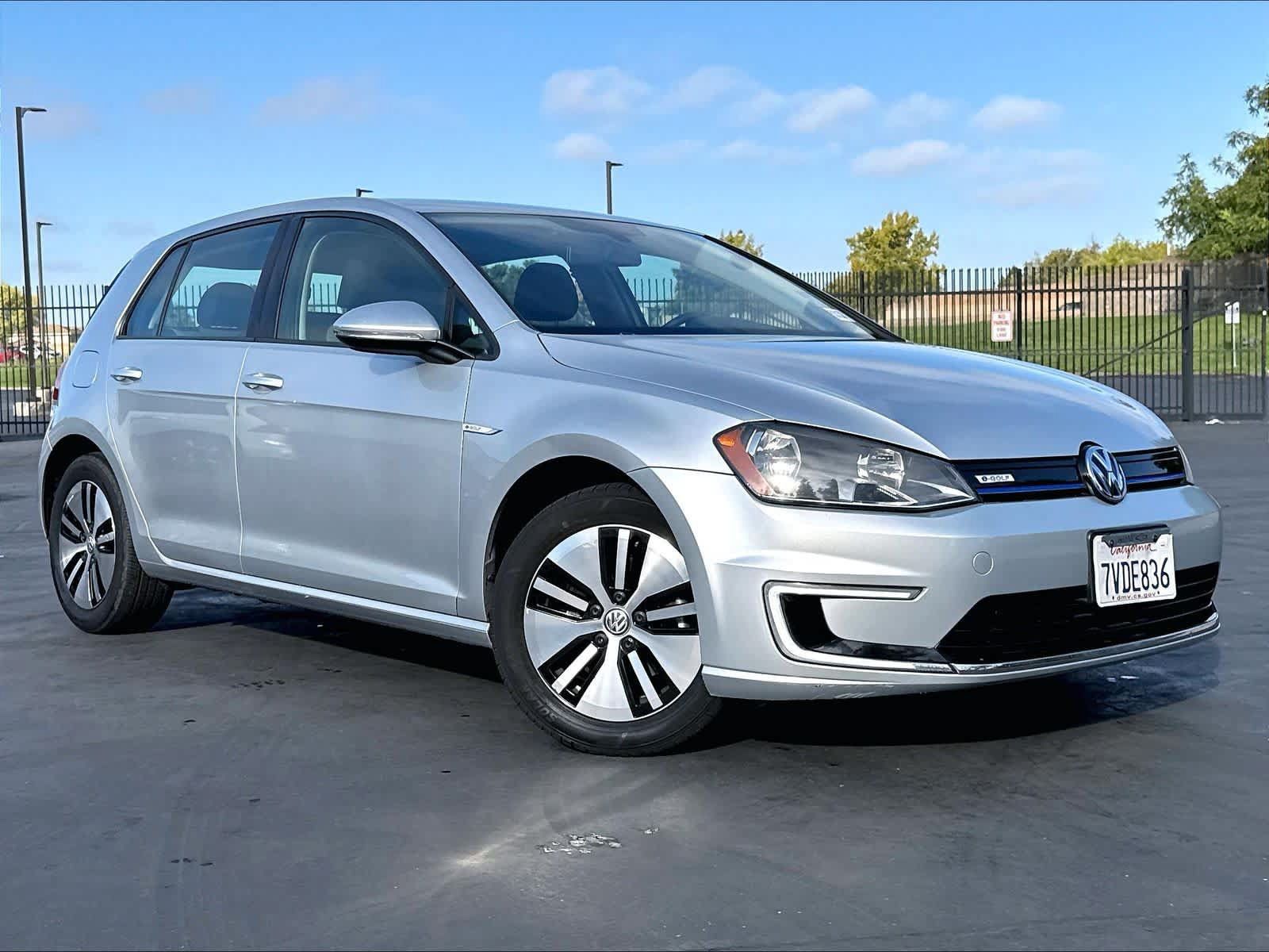 Used 2016 Volkswagen e-Golf SE w/ DC Fast Charging Package FWD image 2
