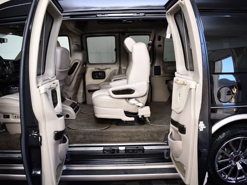 Used 2013 GMC Savana 1500 AWD image 25