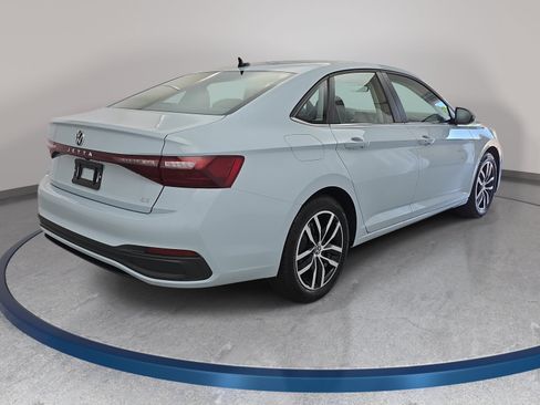 Certified 2025 Volkswagen Jetta SE FWD image 5