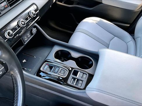 Certified 2025 Honda Pilot Touring image 48