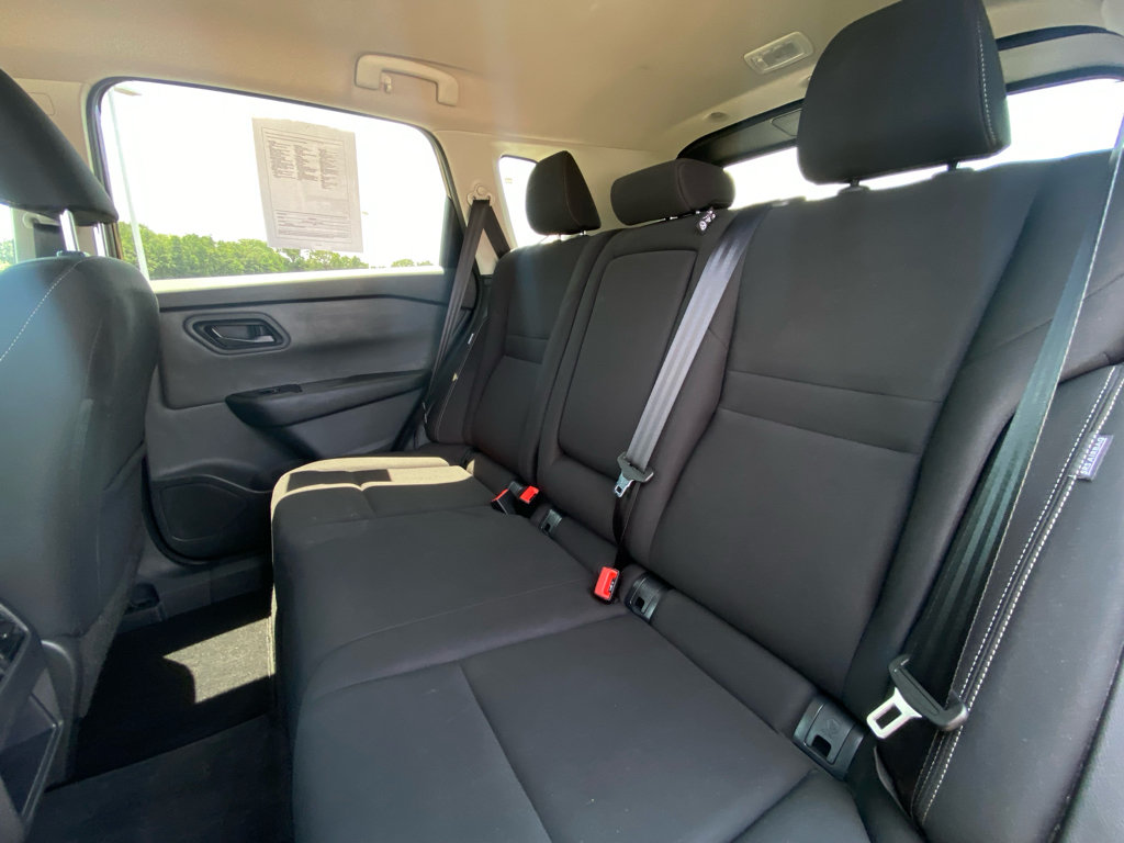 Used 2024 Nissan Rogue S AWD/4WD image 10