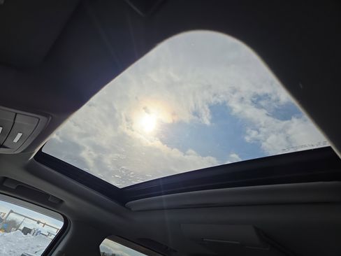 Used 2018 Chevrolet Suburban LT image 29