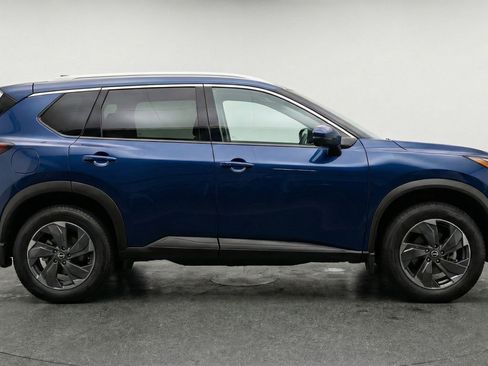 Used 2025 Nissan Rogue SV image 11