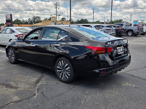 Used 2025 Nissan Altima 2.5 SV FWD image 9