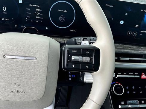 Used 2024 Hyundai Santa Fe Limited image 12