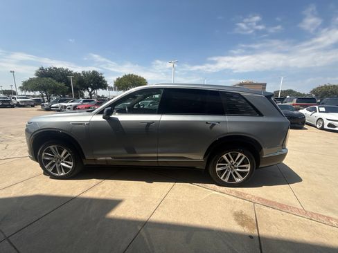 Used 2026 Cadillac Vistiq Luxury AWD/4WD image 3