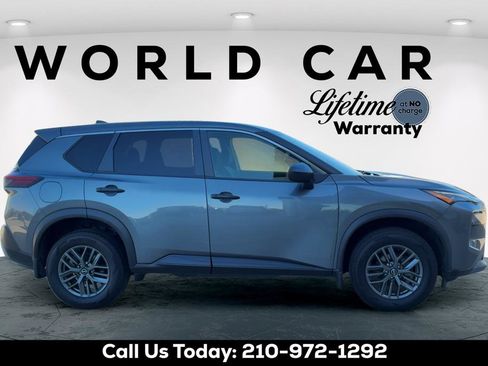 Used 2022 Nissan Rogue S image 2