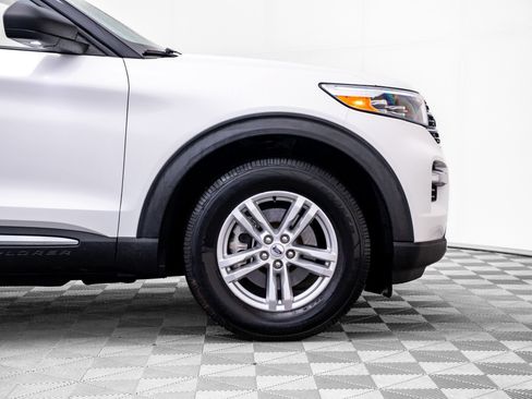 Used 2020 Ford Explorer XLT w/ Equipment Group 202A AWD/4WD image 34
