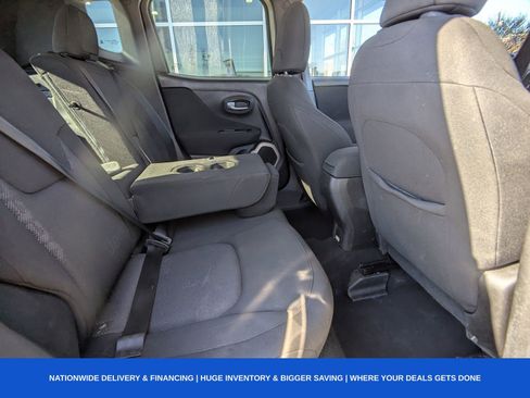 Used 2017 Jeep Renegade Latitude w/ Safety & Security Group image 16