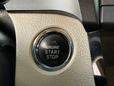 Used 2015 Toyota Sienna XLE Premium image 40