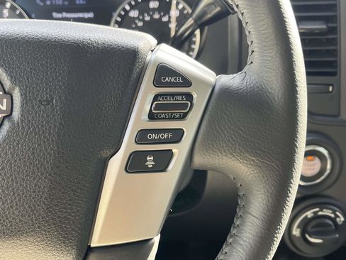 Used 2024 Nissan Titan SV w/ SV Convenience Package image 11