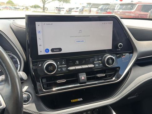 Used 2023 Toyota Highlander XLE FWD image 22