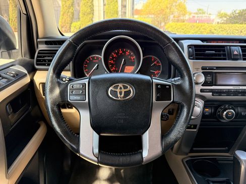 Used 2011 Toyota 4Runner SR5 w/ Premium Pkg w/Leather RWD image 18