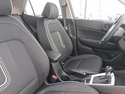 New 2025 Hyundai Venue Limited image 11