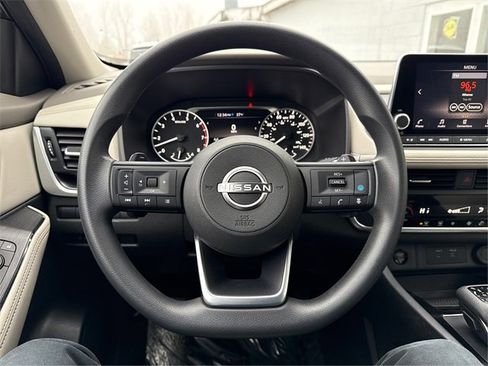 Used 2024 Nissan Rogue SV image 16