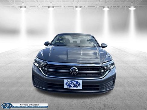 Used 2024 Volkswagen Jetta SE FWD image 2