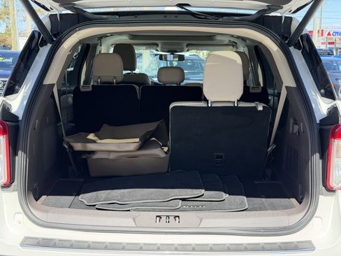 Used 2020 Ford Explorer Platinum w/ Premium Technology Package image 10
