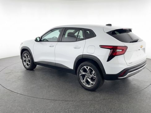 Used 2025 Chevrolet Trax LT w/ LT Convenience Package FWD image 6