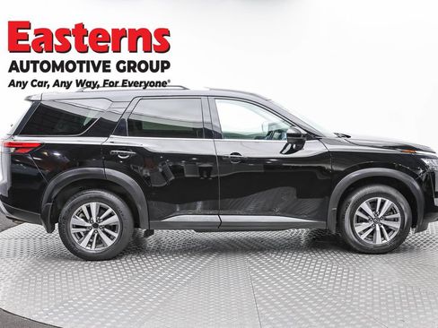 Used 2022 Nissan Pathfinder SL AWD/4WD image 4