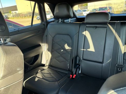 Used 2025 Volkswagen Atlas Cross Sport SE image 40