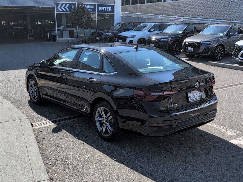 Used 2023 Volkswagen Jetta SE w/ Panoramic Sunroof Package FWD image 7