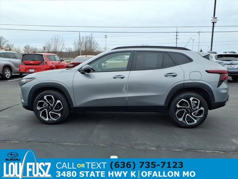 Used 2025 Chevrolet Trax RS w/ Driver Confidence Package image 4