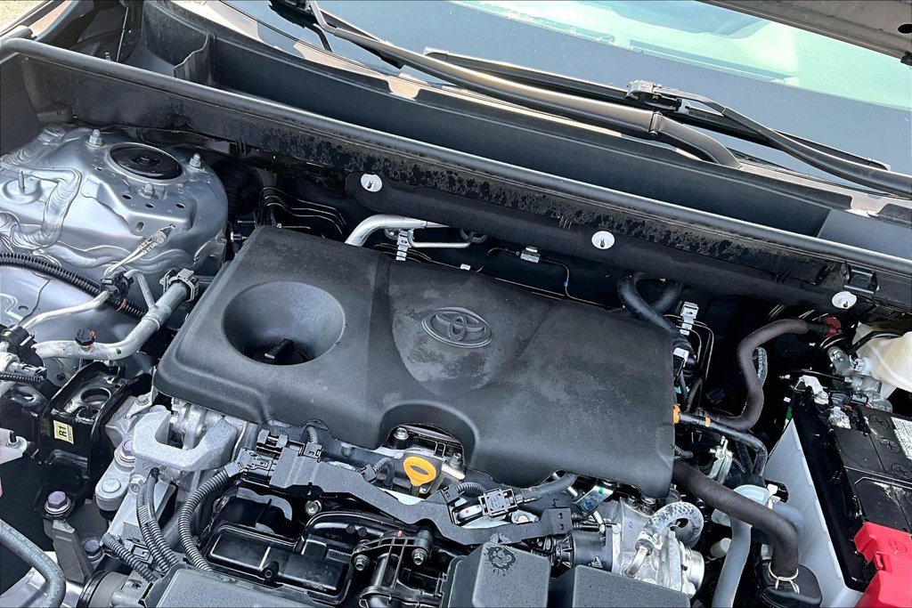 Used 2025 Toyota RAV4 XLE AWD/4WD image 34