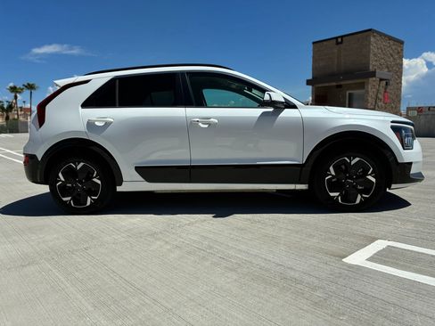 Used 2023 Kia Niro Wind FWD image 19