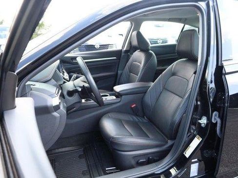 Used 2025 Nissan Altima 2.5 SR w/ SR Premium Package AWD/4WD image 8