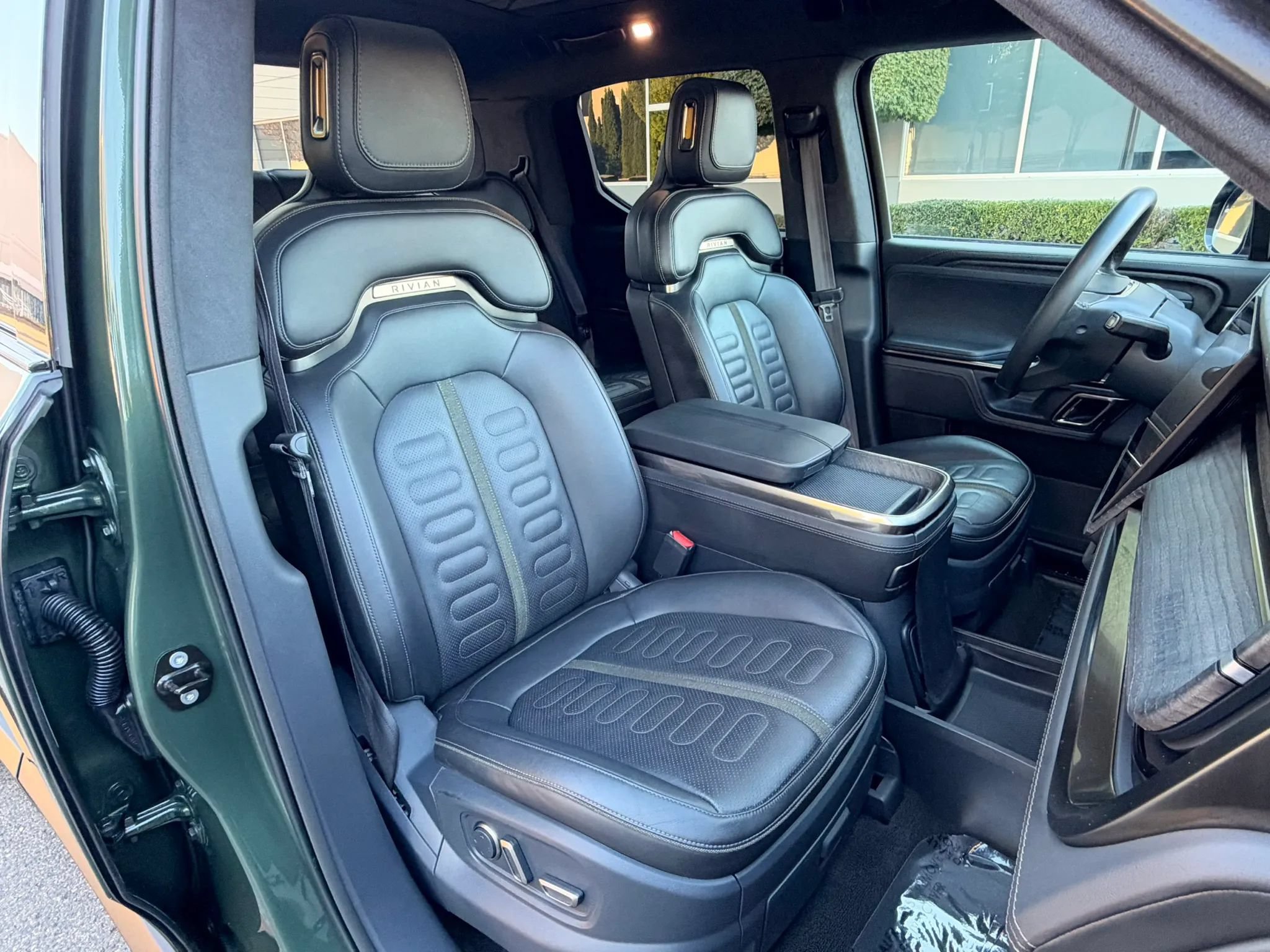 Used 2022 Rivian R1T Adventure AWD/4WD image 48
