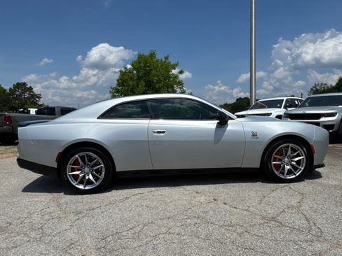 Used 2025 Dodge Charger Daytona Scat Pack w/ Track Pack AWD/4WD image 4