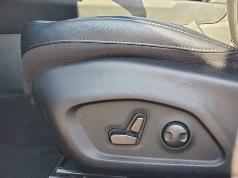 Used 2023 Jeep Compass Limited w/ Sun and Sound Group AWD/4WD image 6