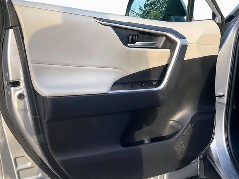 Used 2021 Toyota RAV4 XLE FWD image 21