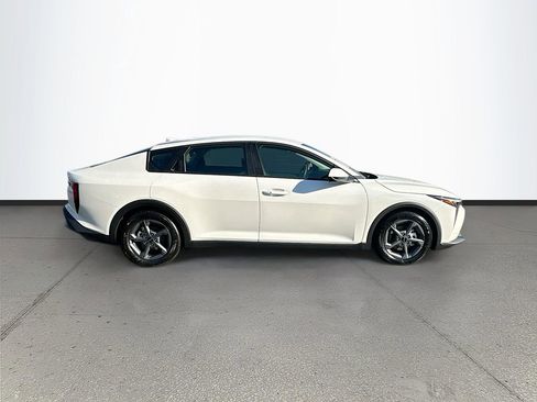 New 2025 Kia K4 LXS image 8