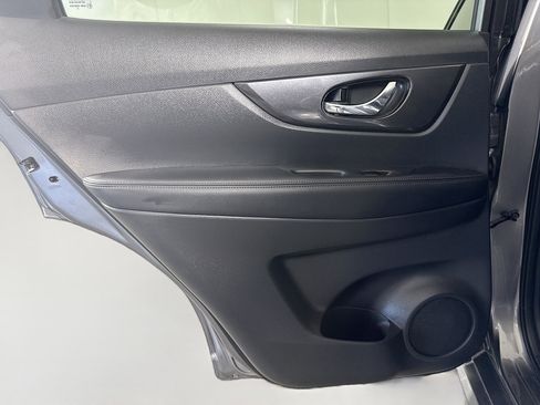 Used 2019 Nissan Rogue SV image 26