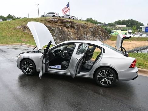 Used 2024 Volvo S60 B5 Core w/ Climate Package FWD image 39