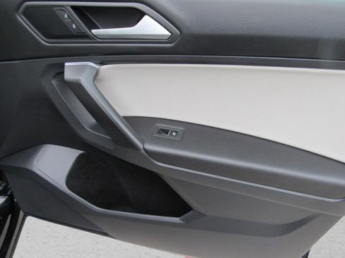 Used 2021 Volkswagen Tiguan SE R-Line image 33