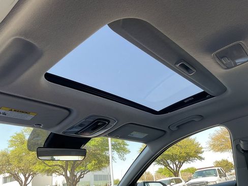 Used 2025 Hyundai Elantra SEL image 19