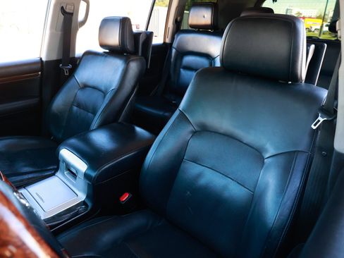 Used 2017 Toyota Land Cruiser image 9