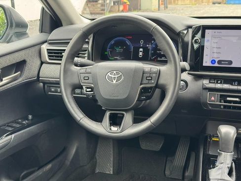 Used 2026 Toyota Camry XLE FWD image 19