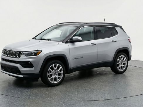 Used 2025 Jeep Compass Limited image 3